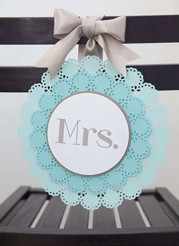 ST_DIY_Mr_Mrs_wedding_chair_signs_14