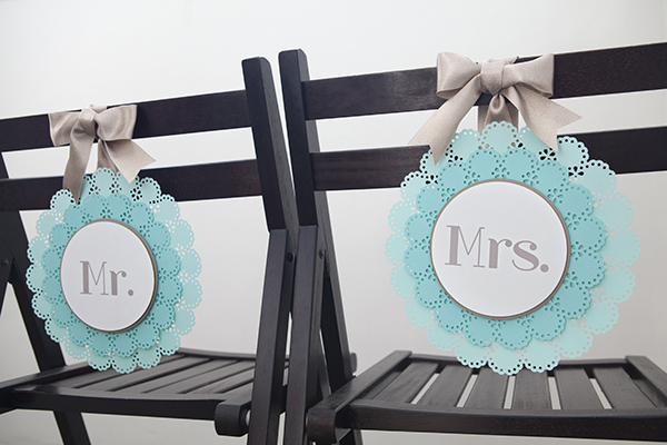 ST_DIY_Mr_Mrs_wedding_chair_signs_15