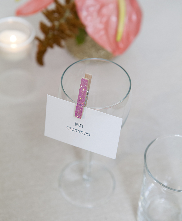 ST_Simple_DIY_Glitter_clothespin_escort_cards_2