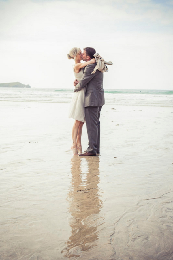 ST_uk-wedding-photography-charlene-morton-photography-beach-elopement_0014.jpg