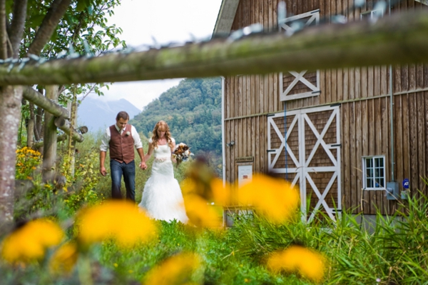 ST-Kristy-Klaassen_Photography-rustic-barn-wedding_0024.jpg