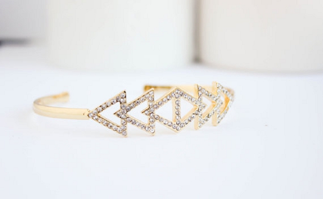 How amazing is this layering bangle?! Perfect for after the honeymoon too!