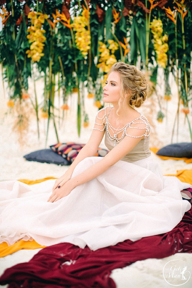 Swooning over this wedding necklace cape!