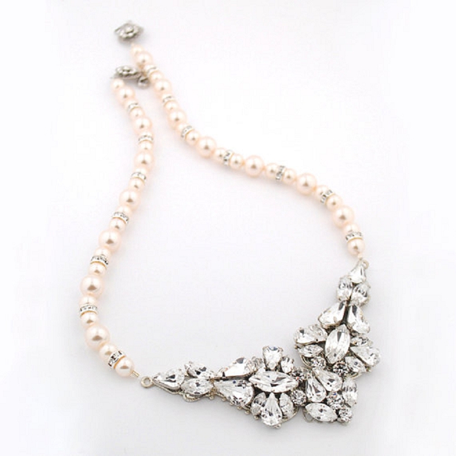 How gorgeous is this modern statement necklace for your big day!