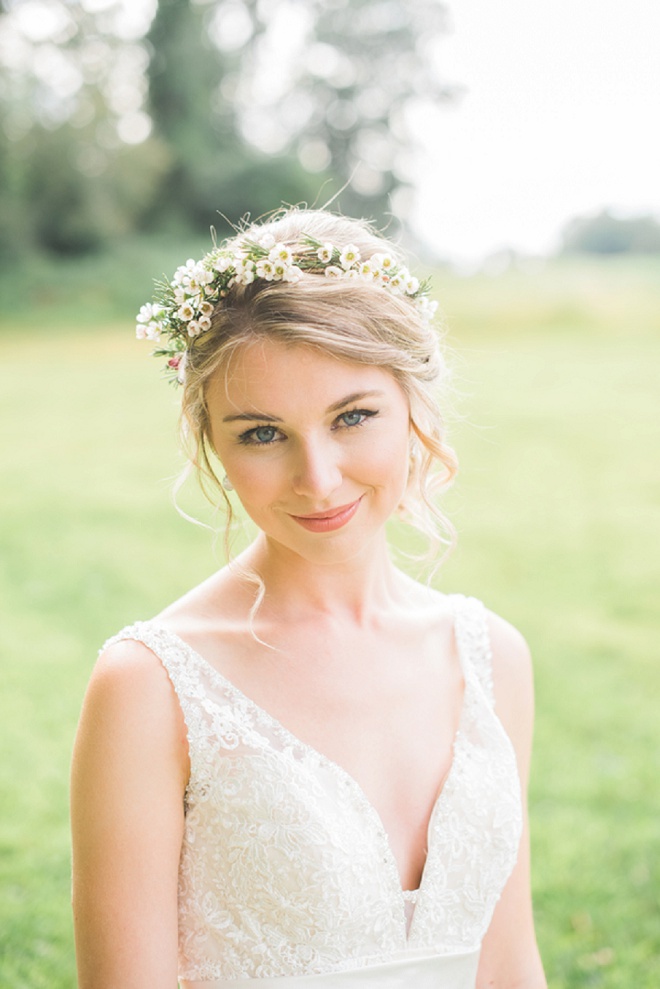 We love this gorgeous Bride's wedding hair and style!