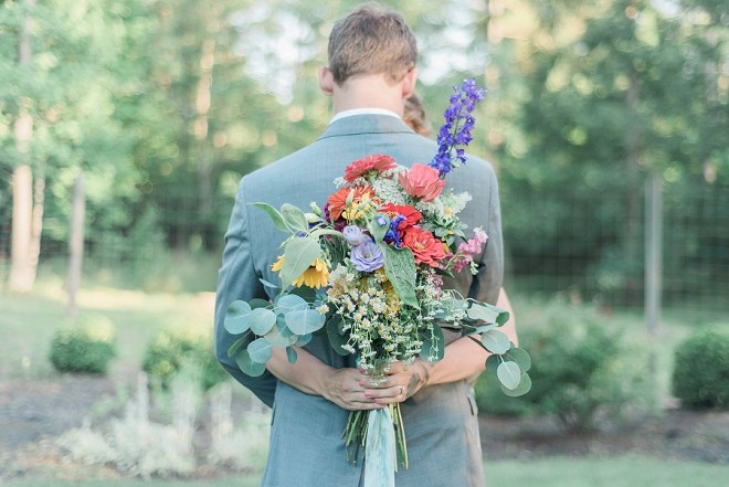 This gorgeous wildflower bouquet is SO stunning and fun!