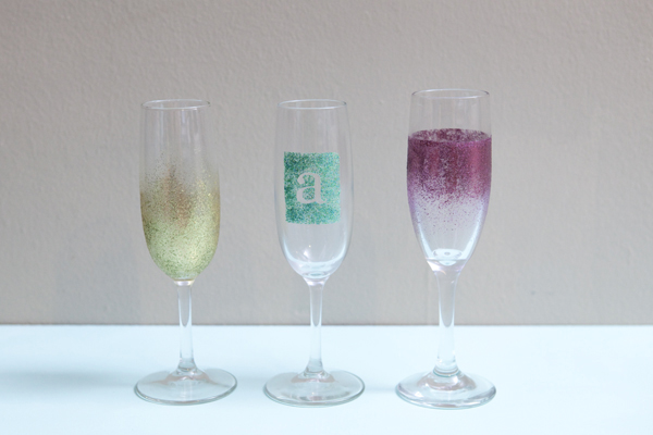 How to Make Glitter Champagne Flutes