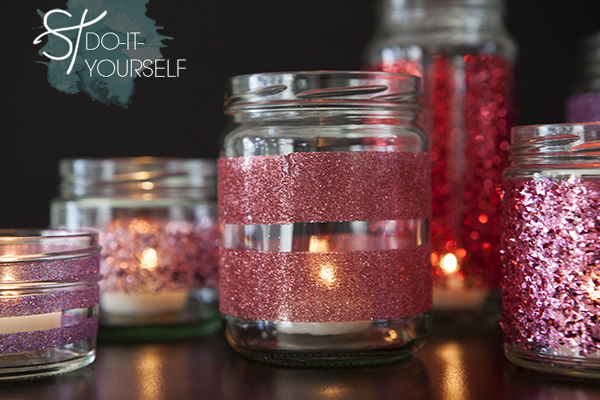 How to make DIY glittered glass jars ~ perfect candle holders!