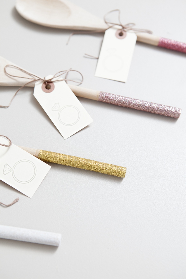 ST_DIY_glam_glittered_wooden_spoon_wedding_favors_0010.jpg