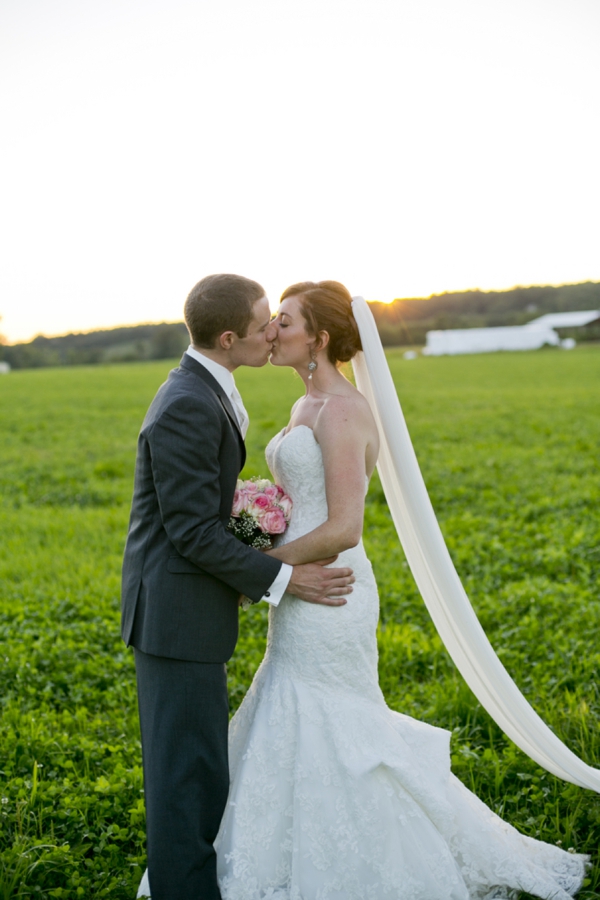 ST_Ampersand_Wedding_Photography_rustic_barn_wedding_0021.jpg