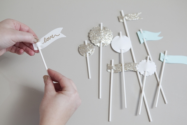 Learn how to easily make a party flags cake topper!