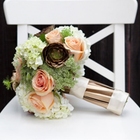 metallic-winter-wedding-bouquet