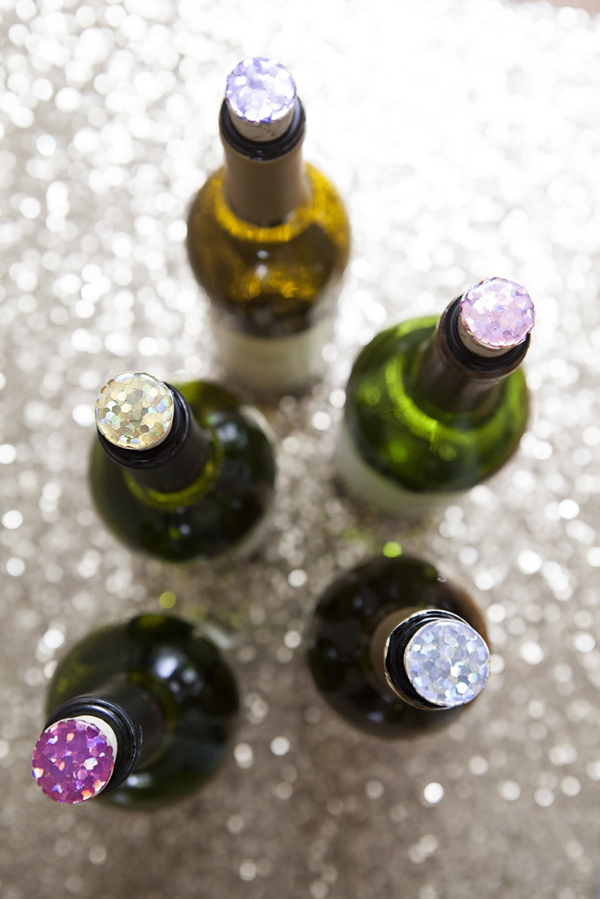 SomethingTurquoise_DIY_glitter_wine_stoppers_favors_gifts_0011.jpg