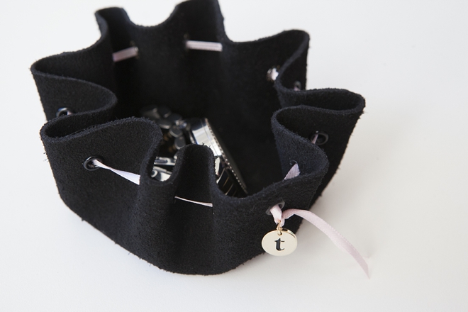 DIY: no-sew jewelry pouch