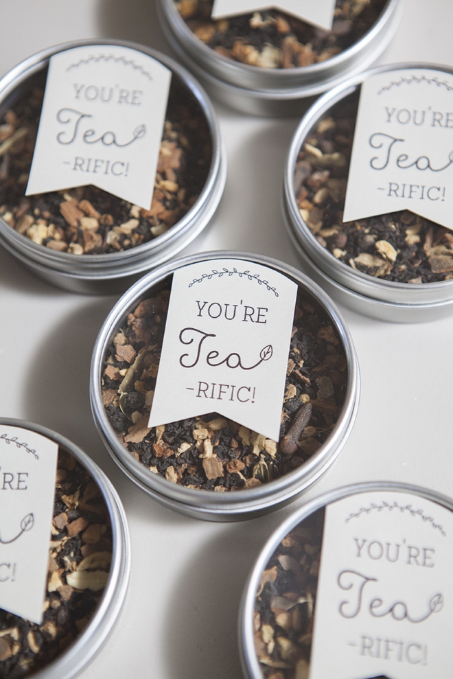DIY: tea tin wedding favors