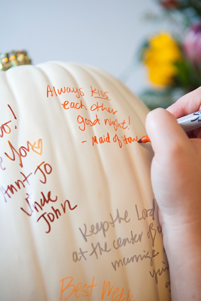 DIY Wedding // pumpkin guest book