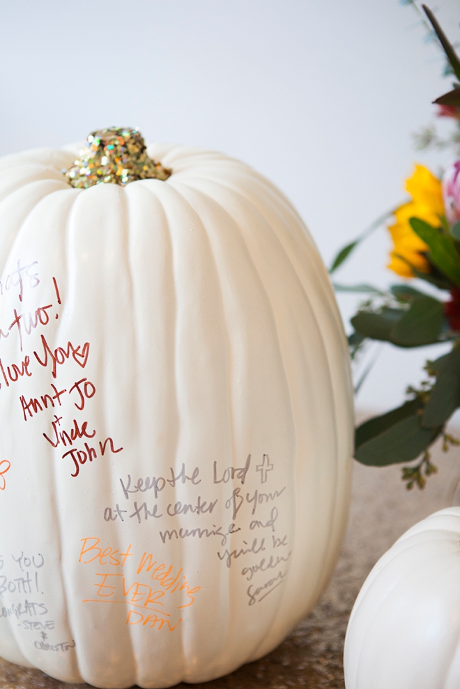 DIY Wedding // pumpkin guest book