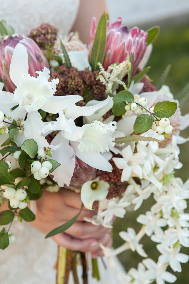 White fall wedding bouquet