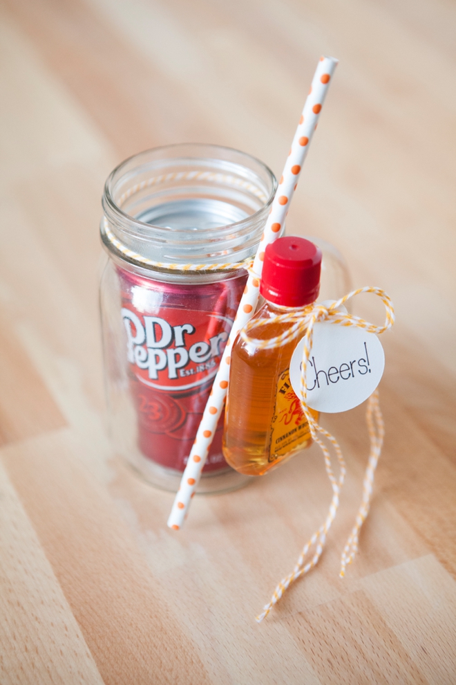 Make These XL Mason Jar Cocktail Gifts!