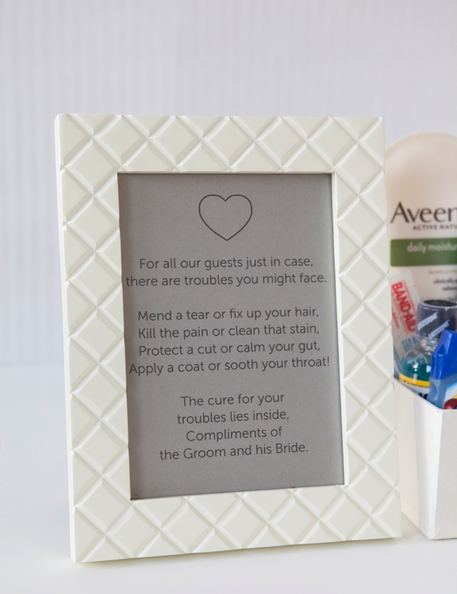 DIY Wedding // How to make a bathroom emergency kit + free sign printables!