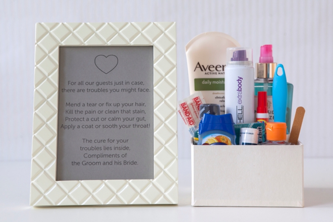 DIY Wedding // How to make a bathroom emergency kit + free sign printables!