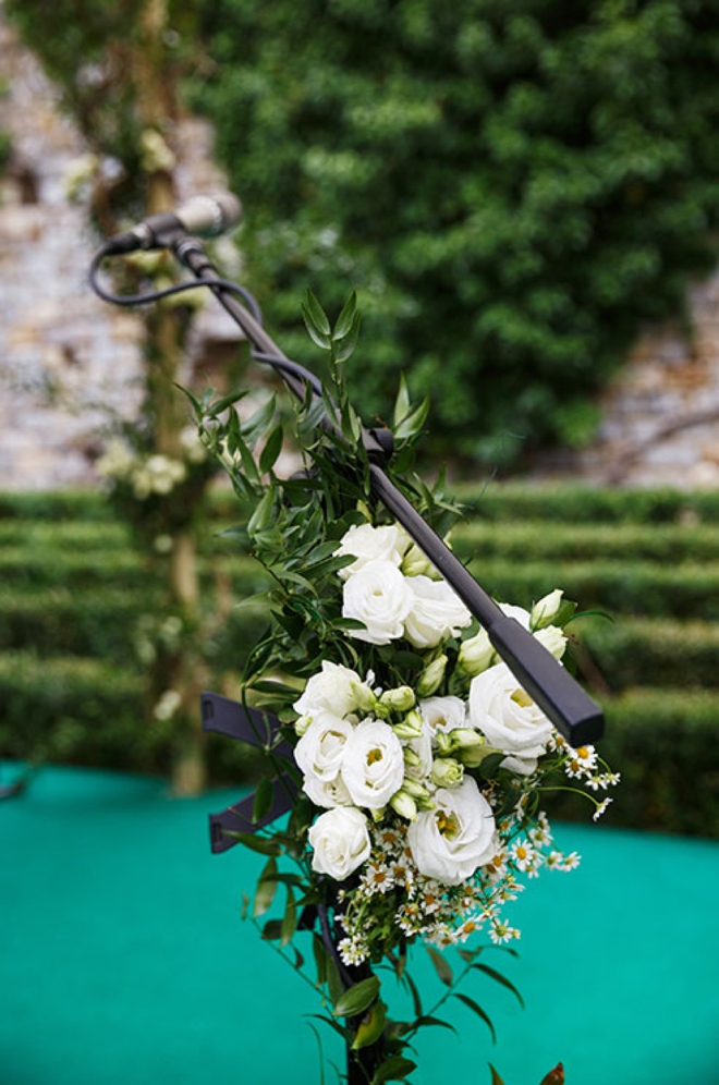 Cover your wedding microphone with flowers