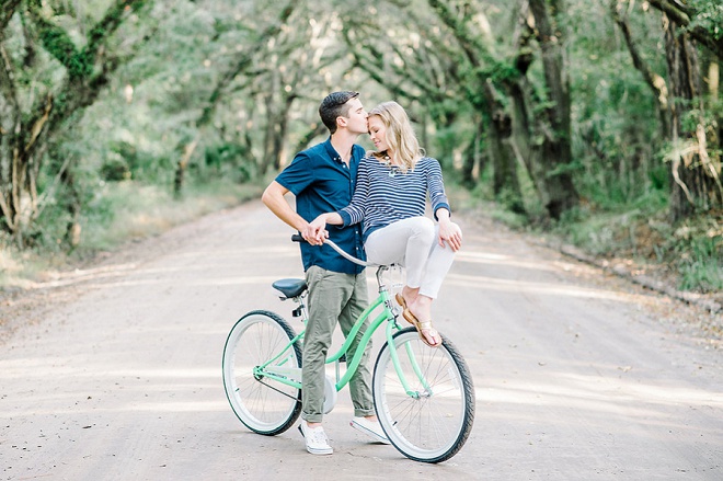 We're in love with this dreamy Charleston engagement!