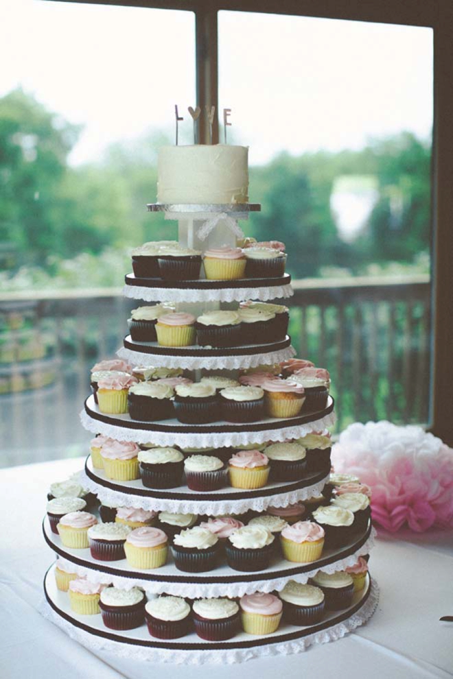 Wedding cupcake display