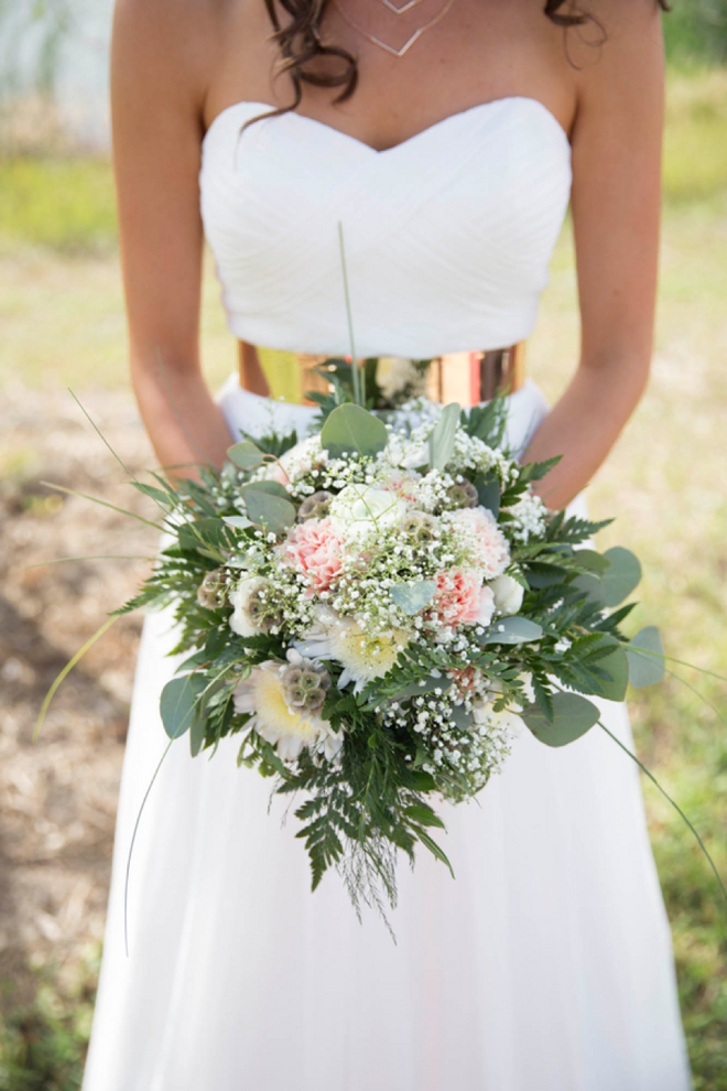 Gorgeous bride with a stunning gold belt and bouquet