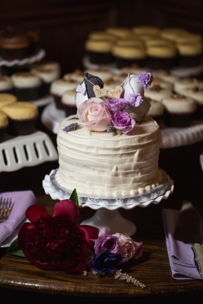 Super cute wedding cake with bird toppers
