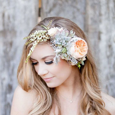 bridesmaid hair flowers