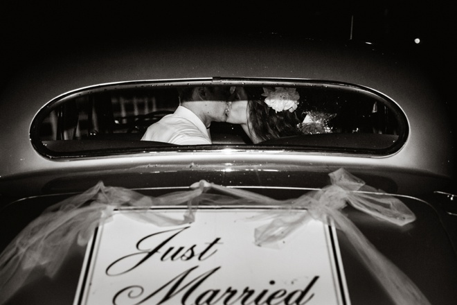 Just Married... car kiss