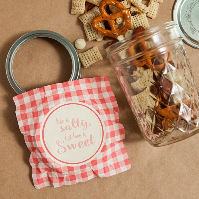 Awesome DIY idea for mason jar trail mix wedding favors!