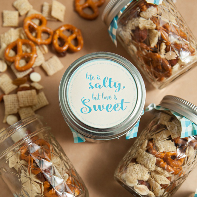 Awesome DIY idea for mason jar trail mix wedding favors!