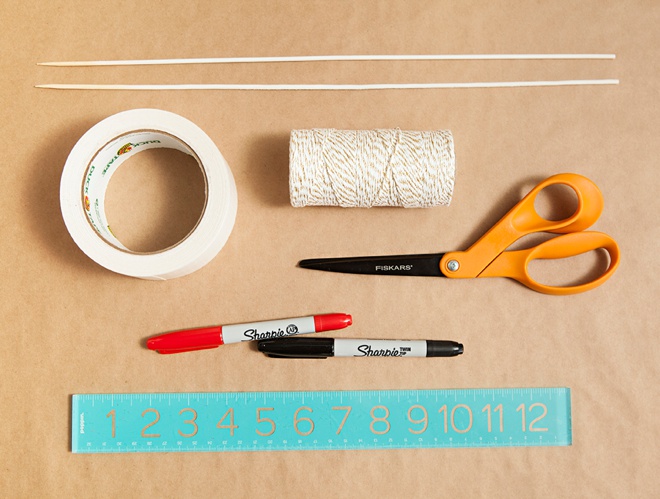 Adorable simple DIY bunting cake topper!