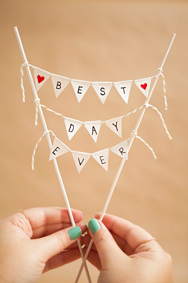 Adorable simple DIY bunting cake topper!