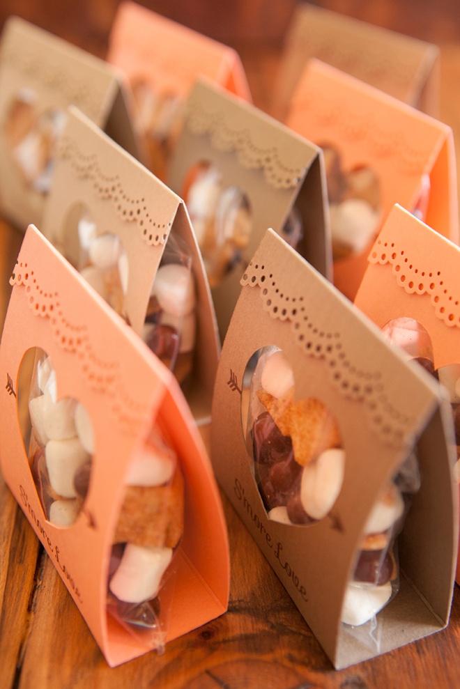 Adorable idea for s'mores wedding favors - so unique! Free design too!