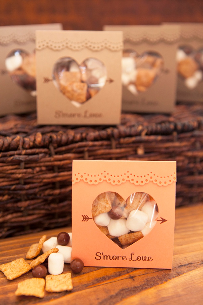 Adorable idea for s'mores wedding favors - so unique! Free design too!