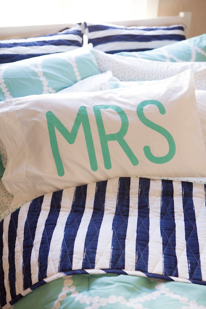 How to paint adorable Mr and Mrs pillowcases!