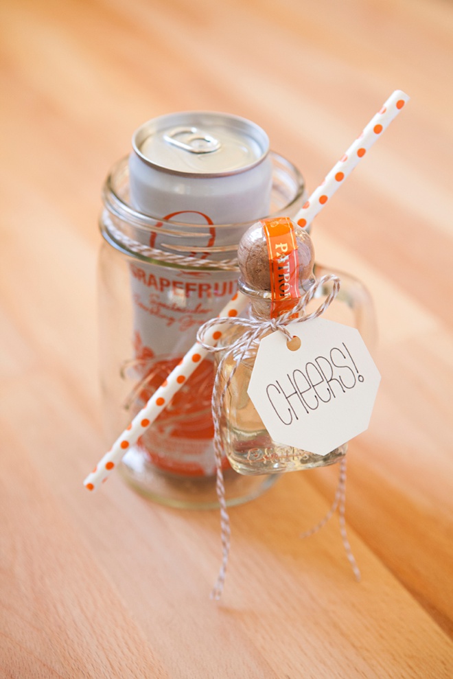 https://somethingturquoise.com/wp-content/uploads/2015/12/ST-DIY-Mason-Jar-Cocktail-Gifts-XL_0006.jpg