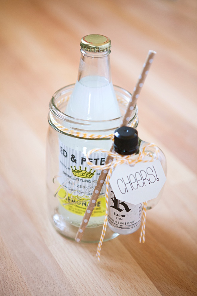 Make These XL Mason Jar Cocktail Gifts!