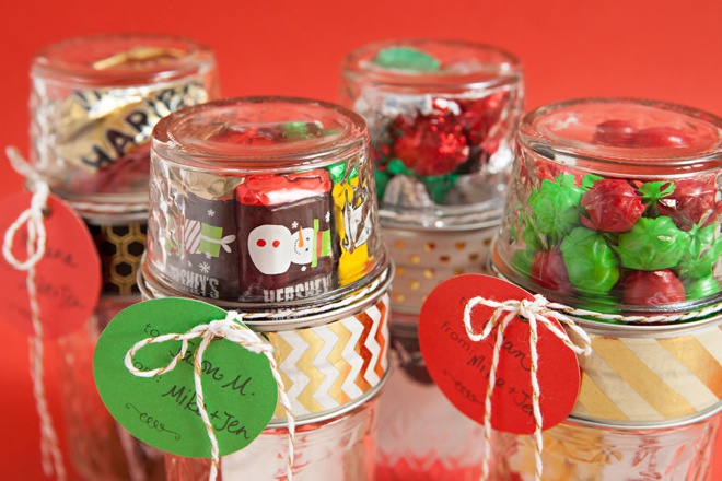 Awesome DIY gift card gift wrap idea, glue to mason jars together!