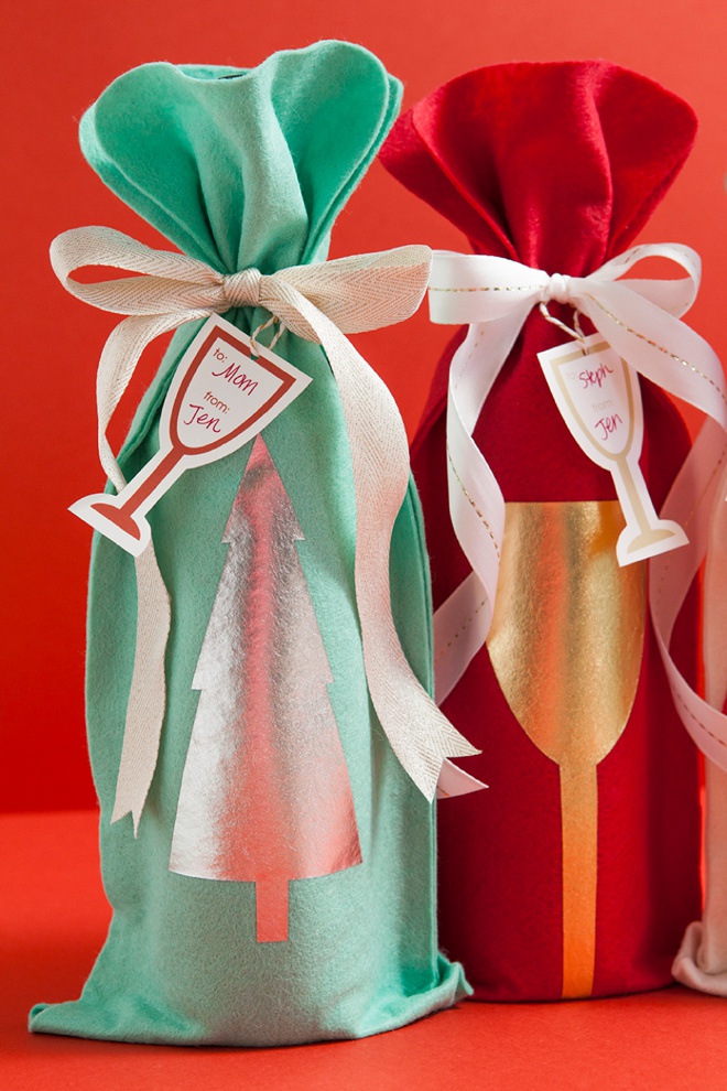 Awesome and easy way to make the most adorable wine bottle gift bags, plus free printable wine gift tags!