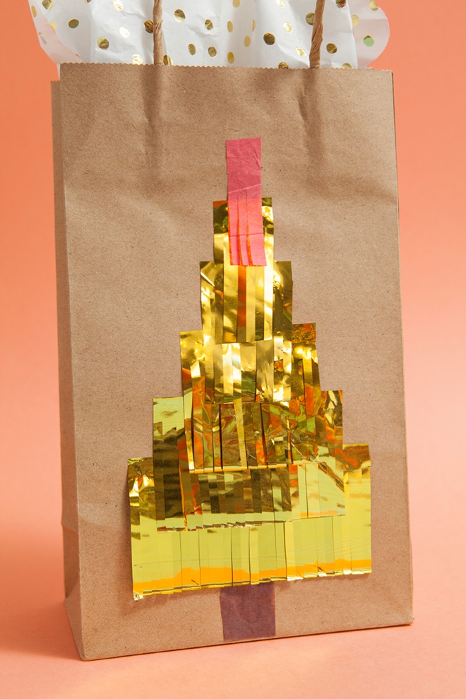 Darling idea for DIY fringe Christmas tree gift bags!