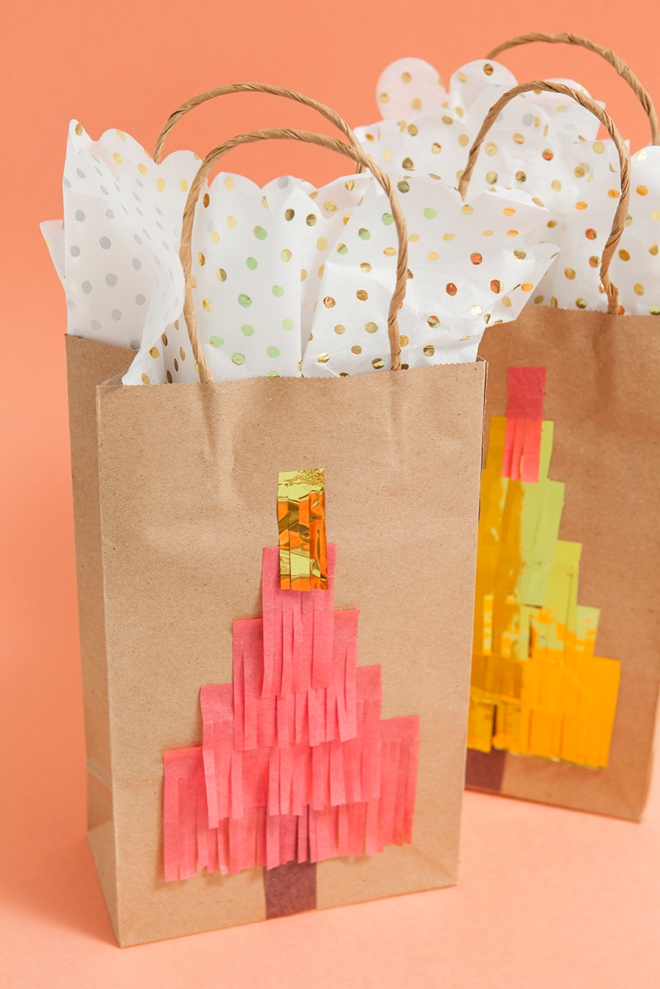 Darling idea for DIY fringe Christmas tree gift bags!