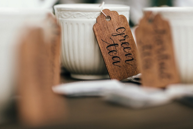 Love these wooden tea tags with modern calligraphy!