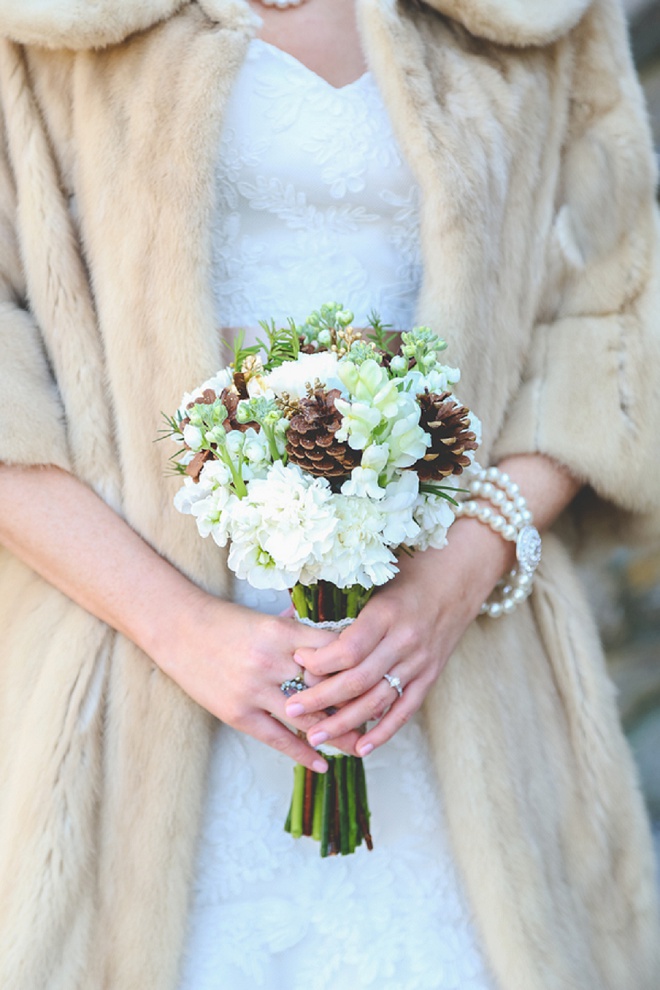 Gorgeous bride and bouquet for winter wedding!
