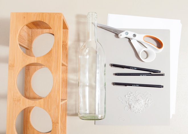 Awesome idea for a DIY message in a bottle, wedding guest book with FREE printables!