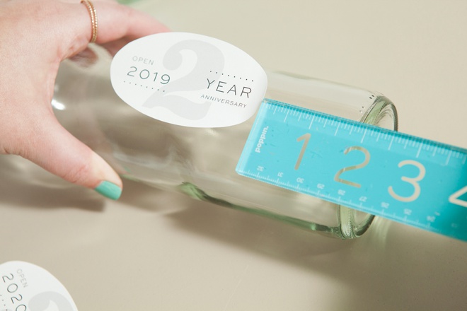 Awesome idea for a DIY message in a bottle, wedding guest book with FREE printables!