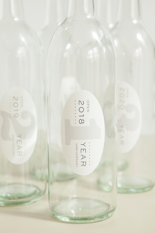 Awesome idea for a DIY message in a bottle, wedding guest book with FREE printables!